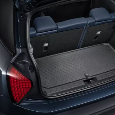MINI J05 Gepäckraumformmatte schwarz für einen MINI Aceman. den Aceman SE oder den Aceman JCW