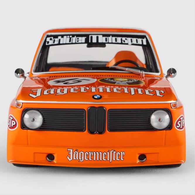 BMW 2002Jaegermeister Frontansicht. Rennsportlackierung. 
