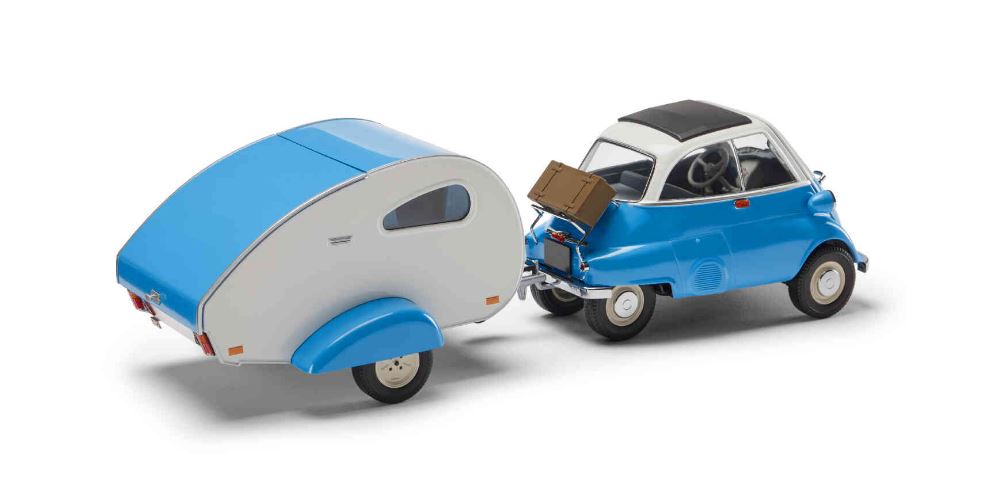 BMW Isetta in Blau und Weiß. Mit Anhaenger in gleicher Optik