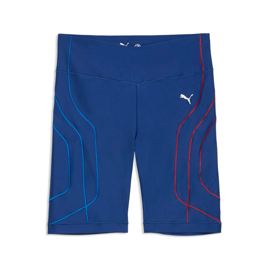 Dunkelblaue Radlershorts mit Puma Cat Logo und roten bzw. hellblauen Linien an den Seiten.