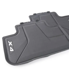 BMW Fussmatten allwetter hinten für den BMW X mit einem silbernen X4 Symbol