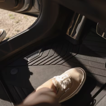 BMW Fußmatte Allwetter im Fußraum