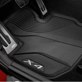 BMW Fußmatten allwetter im Fußraum eines BMW X4