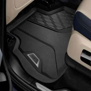 BMW Fußmatten im Fußraum der hinteren Sitzreihe eines BMW X6