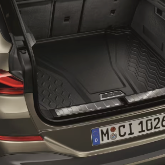 BMW Gepäckraumformmatte im Kofferraum eines BMW X6