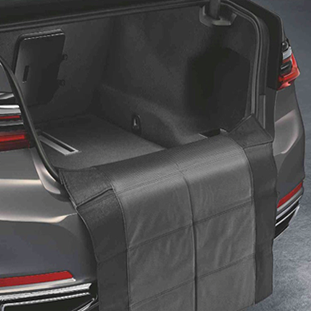 BMW Ladekantenschutzmatte an einem Fahrzeug zu Demo-Zwecken