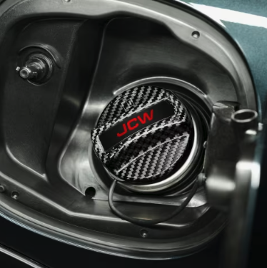 MINI JCW Tankverschluss Carbon angebracht