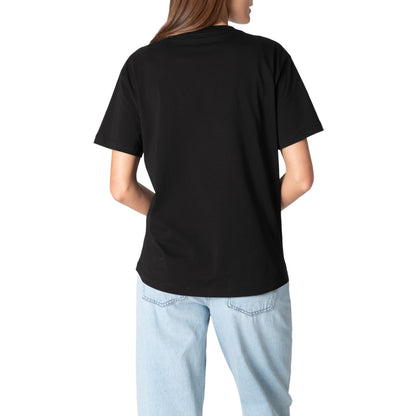 schwarzes Damen T-Shirt  getragen von einem Model